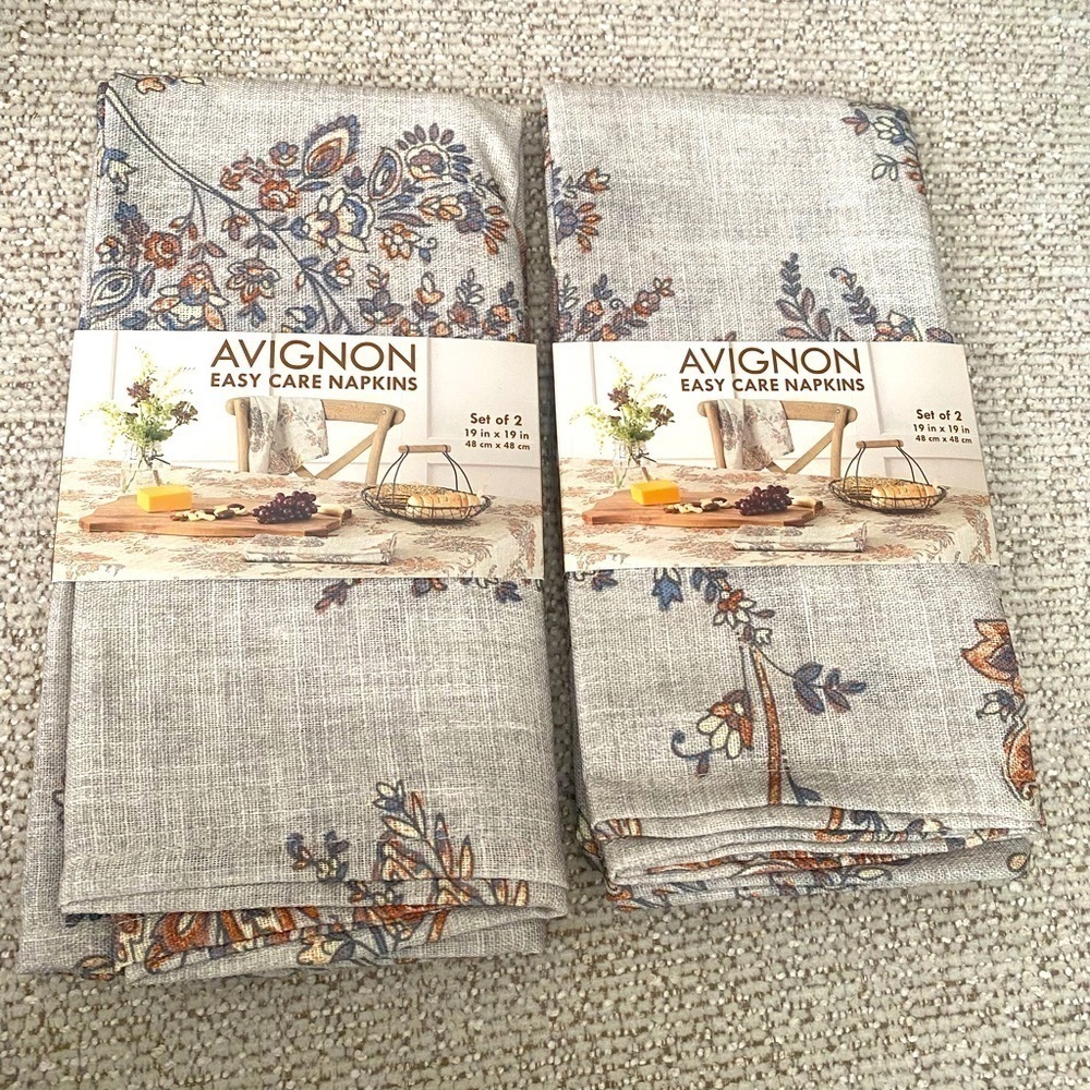 2 NWT AVIGNON EASY CARE NAPKINS FLORAL PRINT SET OF 2